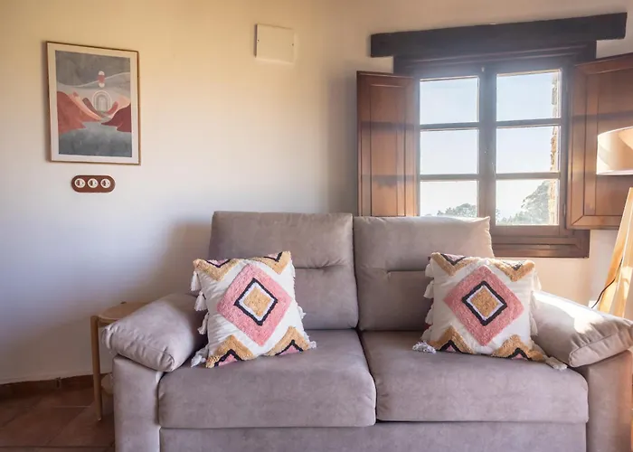 Rural With Sea Views Villa *